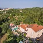 Family-friendly With Swimming Pool Sutomiscica, Ugljan - 13872 Apartmán Preko