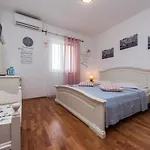Apartmán Family-friendly With Swimming Pool Sutomiscica, Ugljan - 13872 Preko