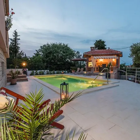 Apartment Family Friendly With A Swimming Pool Sutomiscica, Ugljan - 13872