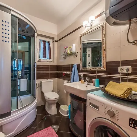 Family Friendly With A Swimming Pool Sutomiscica, Ugljan - 13872 Apartment