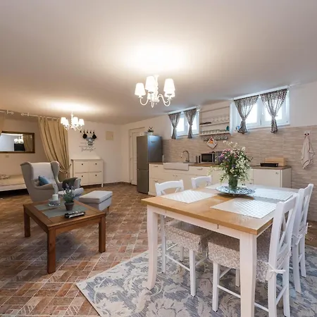 Family Friendly With A Swimming Pool Sutomiscica, Ugljan - 13872 Apartment