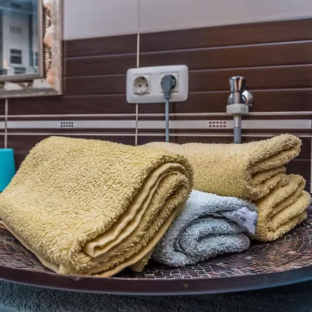 Apartment Family Friendly With A Swimming Pool Sutomiscica, Ugljan - 13872 *