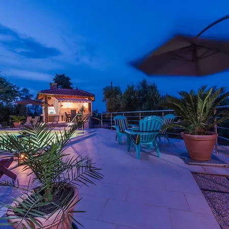Family-friendly With Swimming Pool Sutomiscica, Ugljan - 13872 דירה