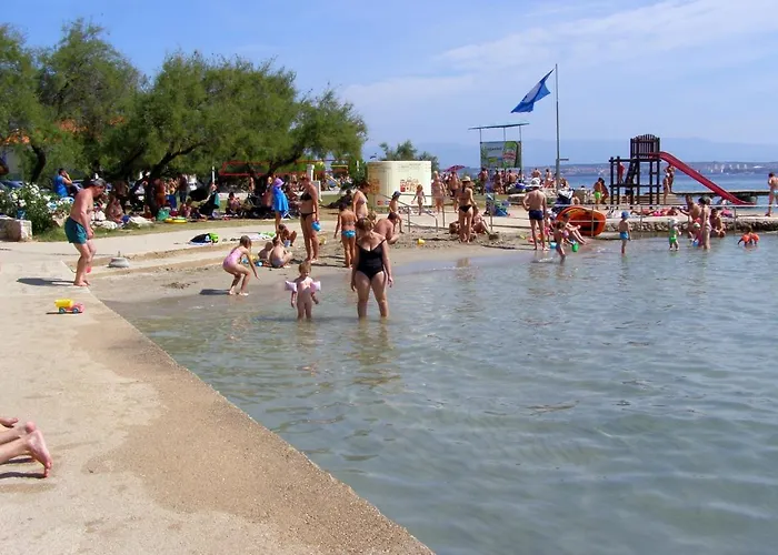 דירה Family-friendly With Swimming Pool Sutomiscica, Ugljan - 13872 פרקו