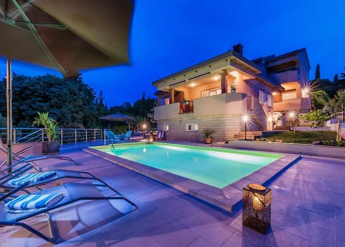 Family-friendly With Swimming Pool Sutomiscica, Ugljan - 13872 דירה *