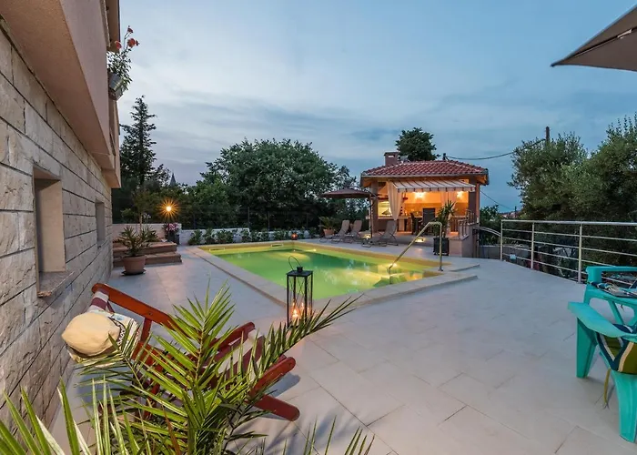דירה Family-friendly With Swimming Pool Sutomiscica, Ugljan - 13872