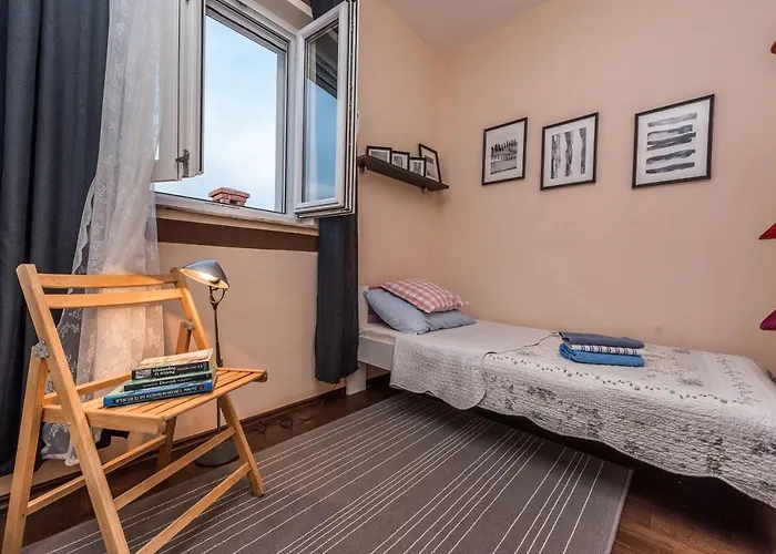 Family-friendly With Swimming Pool Sutomiscica, Ugljan - 13872 דירה