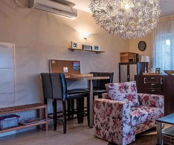 Family-friendly With Swimming Pool Sutomiscica, Ugljan - 13872 פרקו
