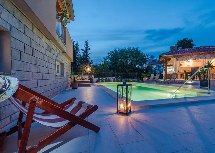 Family-friendly With Swimming Pool Sutomiscica, Ugljan - 13872 דירה *