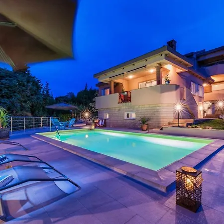 Family-friendly With Swimming Pool Sutomiscica, Ugljan - 13872 Apartmán *