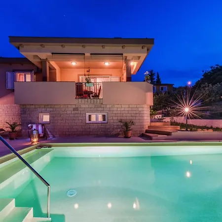 Family Friendly With A Swimming Pool Sutomiscica, Ugljan - 13872 * 프레코