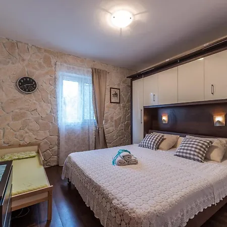 Family-friendly With Swimming Pool Sutomiscica, Ugljan - 13872 *