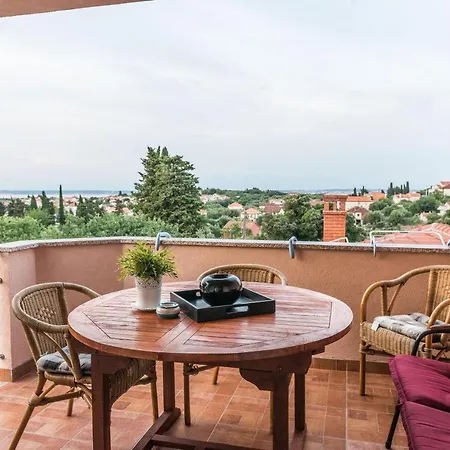 Family-friendly With Swimming Pool Sutomiscica, Ugljan - 13872 Апартаменты