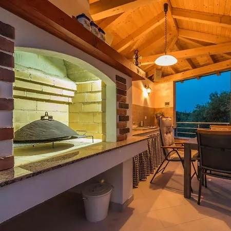 Apartamento Family-friendly With Swimming Pool Sutomiscica, Ugljan - 13872 Preko