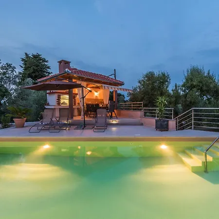 Family-friendly With Swimming Pool Sutomiscica, Ugljan - 13872 * Преко