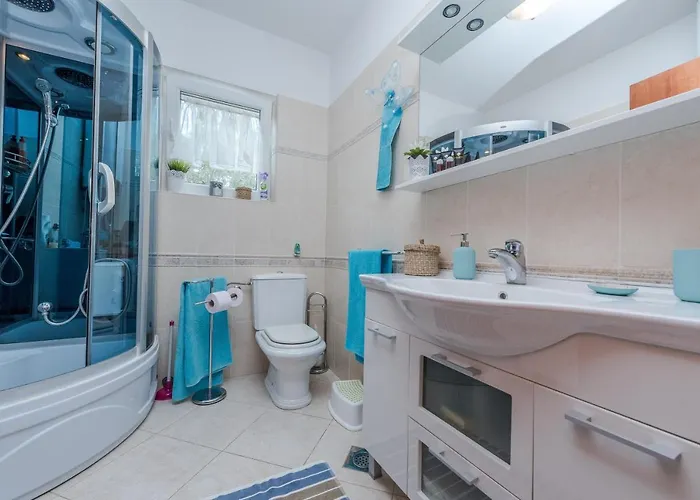 Appartamento Family-friendly With Swimming Pool Sutomiscica, Ugljan - 13872