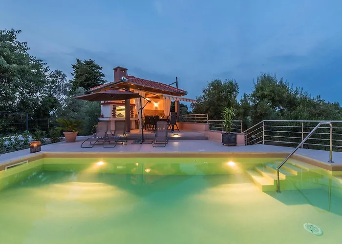 Family-friendly With Swimming Pool Sutomiscica, Ugljan - 13872 * Preko
