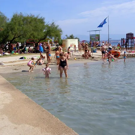Appartement Family-friendly With Swimming Pool Sutomiscica, Ugljan - 13872 Preko