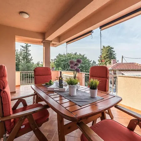 Family-friendly With Swimming Pool Sutomiscica, Ugljan - 13872 * Preko