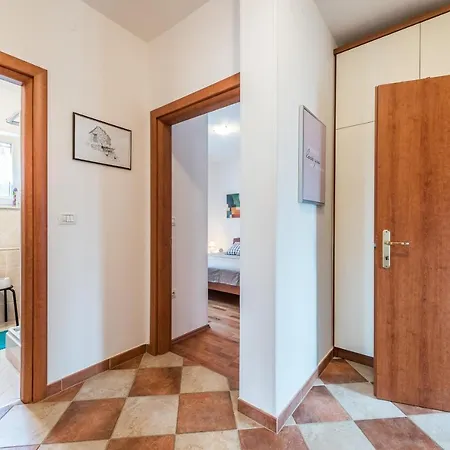 Family-friendly With Swimming Pool Sutomiscica, Ugljan - 13872 * بريكو