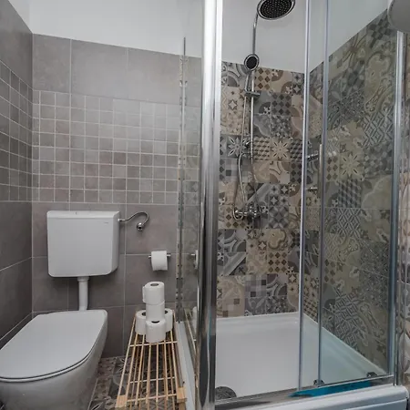Family-friendly With Swimming Pool Sutomiscica, Ugljan - 13872 Apartman *
