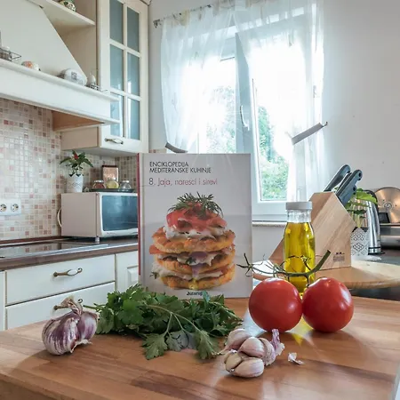 Family-friendly With Swimming Pool Sutomiscica, Ugljan - 13872 Preko