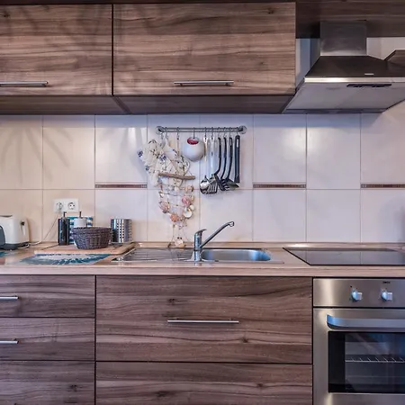 Family-friendly With Swimming Pool Sutomiscica, Ugljan - 13872 Apartman *