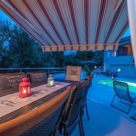 Family-friendly With Swimming Pool Sutomiscica, Ugljan - 13872 *