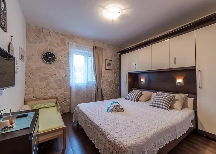 Family-friendly With Swimming Pool Sutomiscica, Ugljan - 13872 *