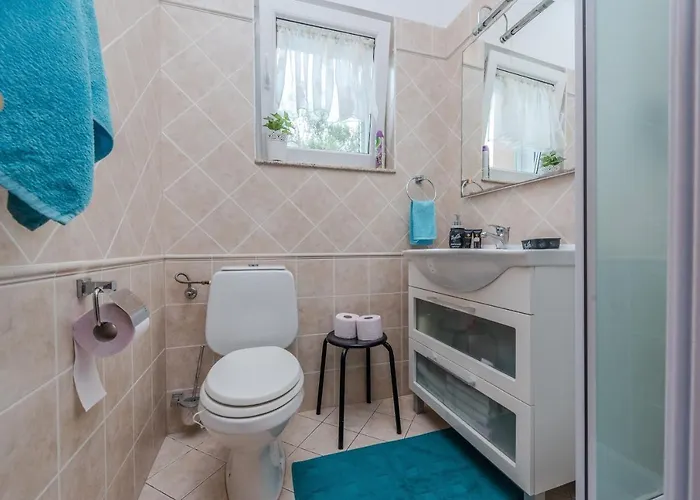 Family-friendly With Swimming Pool Sutomiscica, Ugljan - 13872 *