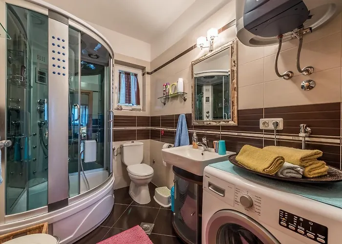 Family-friendly With Swimming Pool Sutomiscica, Ugljan - 13872 Apartman