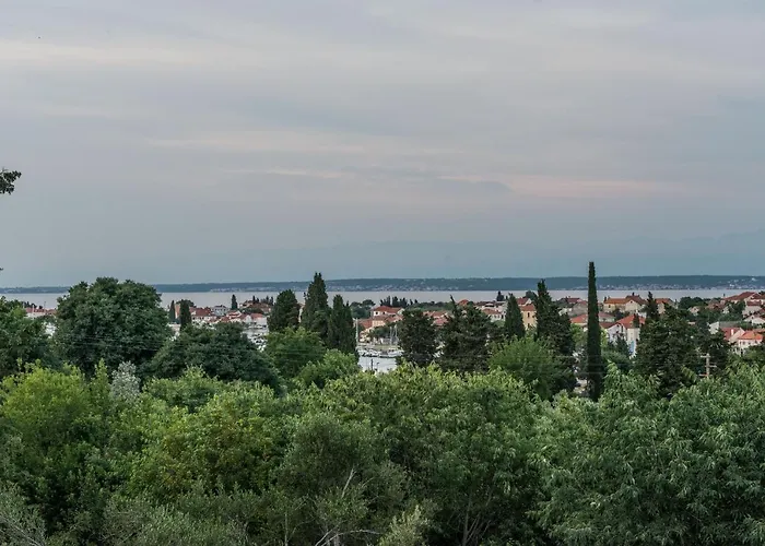 Family-friendly With Swimming Pool Sutomiscica, Ugljan - 13872 Apartman Preko