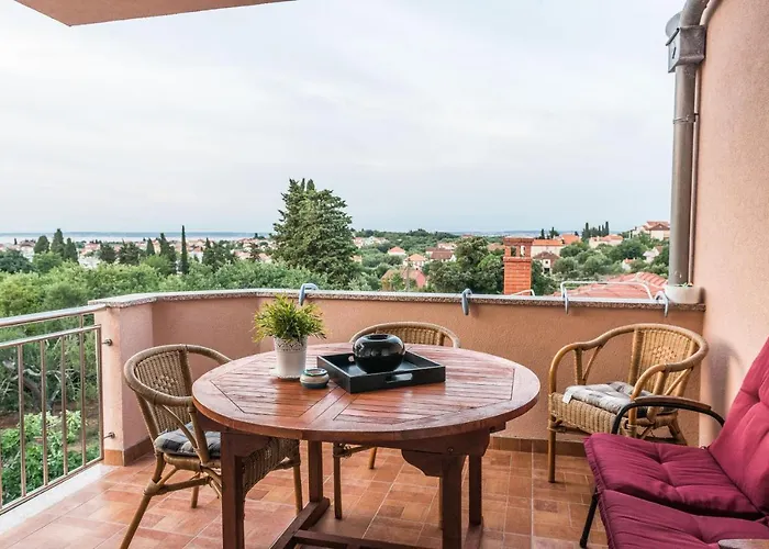 Family-friendly With Swimming Pool Sutomiscica, Ugljan - 13872 Apartman