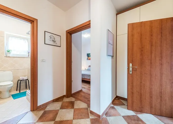 Family-friendly With Swimming Pool Sutomiscica, Ugljan - 13872 * Preko